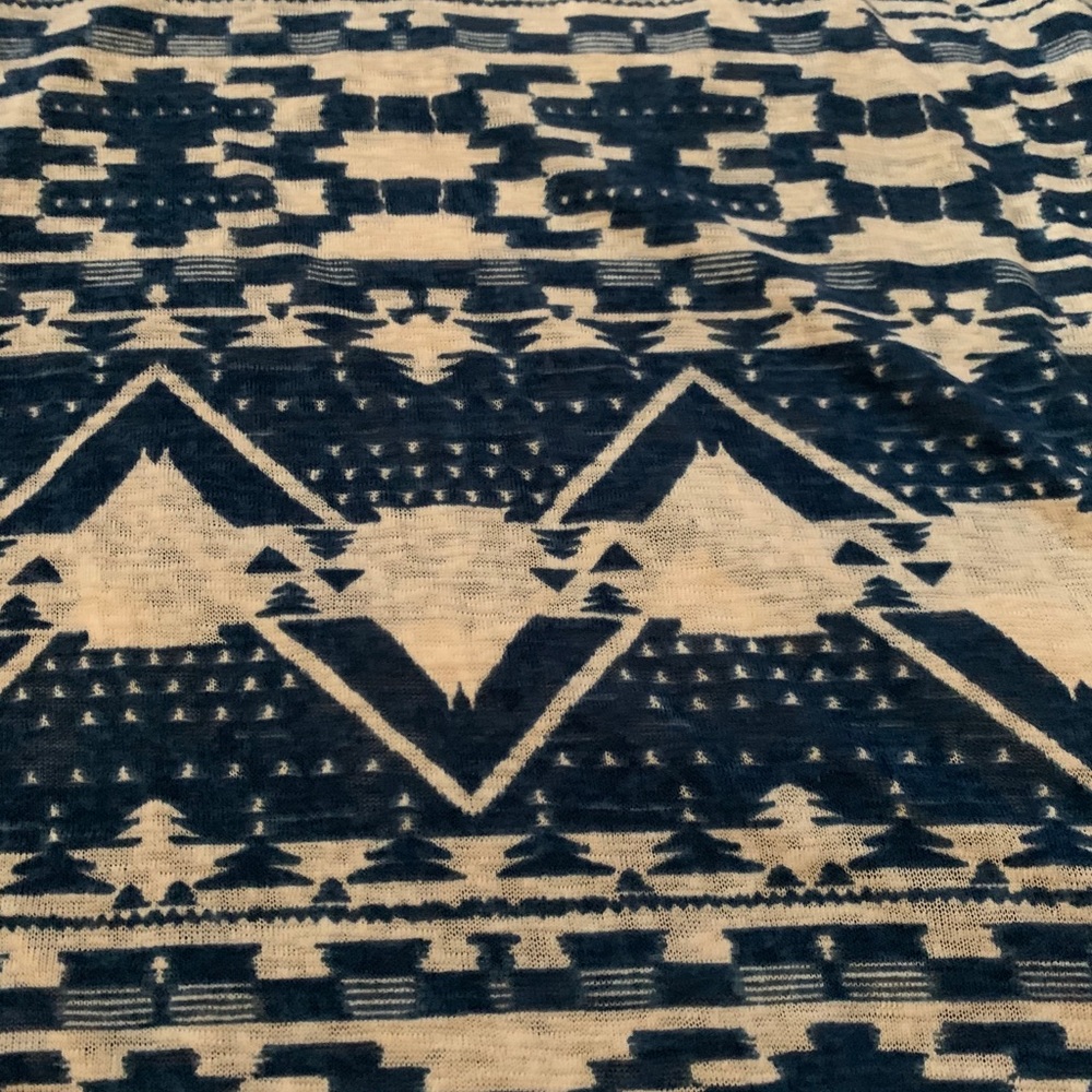 Aztec Top With Triangle Cut Out In Back - image 2